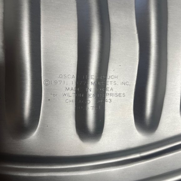 NWOT Wilton The Muppets Oscar the Grouch Cake Pan Mold - Picture 3 of 6